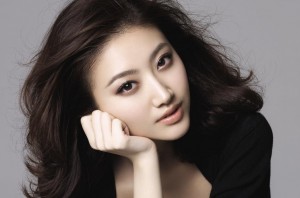 Hướng dẫn cách dùng chỉ kích mí mắt để “không bị lộ”