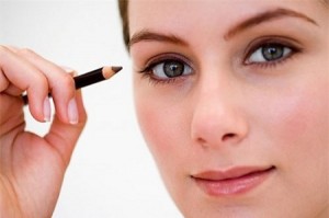 “Tiết lộ” cách trang điểm che bọng mắt hiệu quả cho chị em