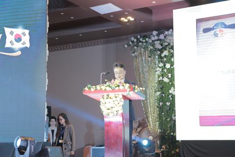 Giáo sư Kang Kyoung Jin chia sẻ về công nghệ thẩm mỹ Giáo sư Kang Kyoung Jin